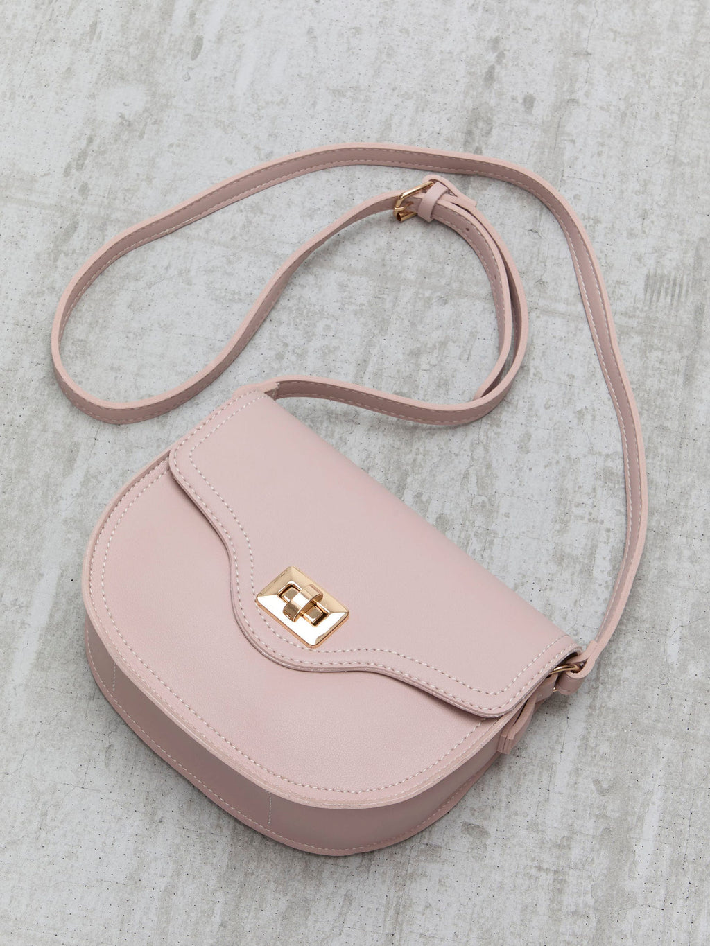 Bolsa con Broche Rosa